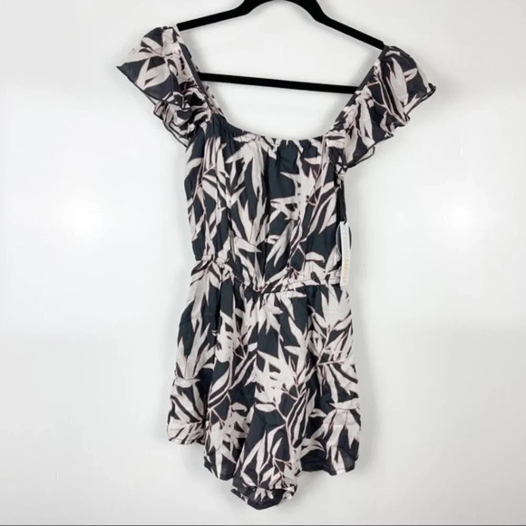 NEW Amuse Society Estella Charcoal Grey Leaf Print Romper Shorts Jumpsuit Small - Picture 3 of 9